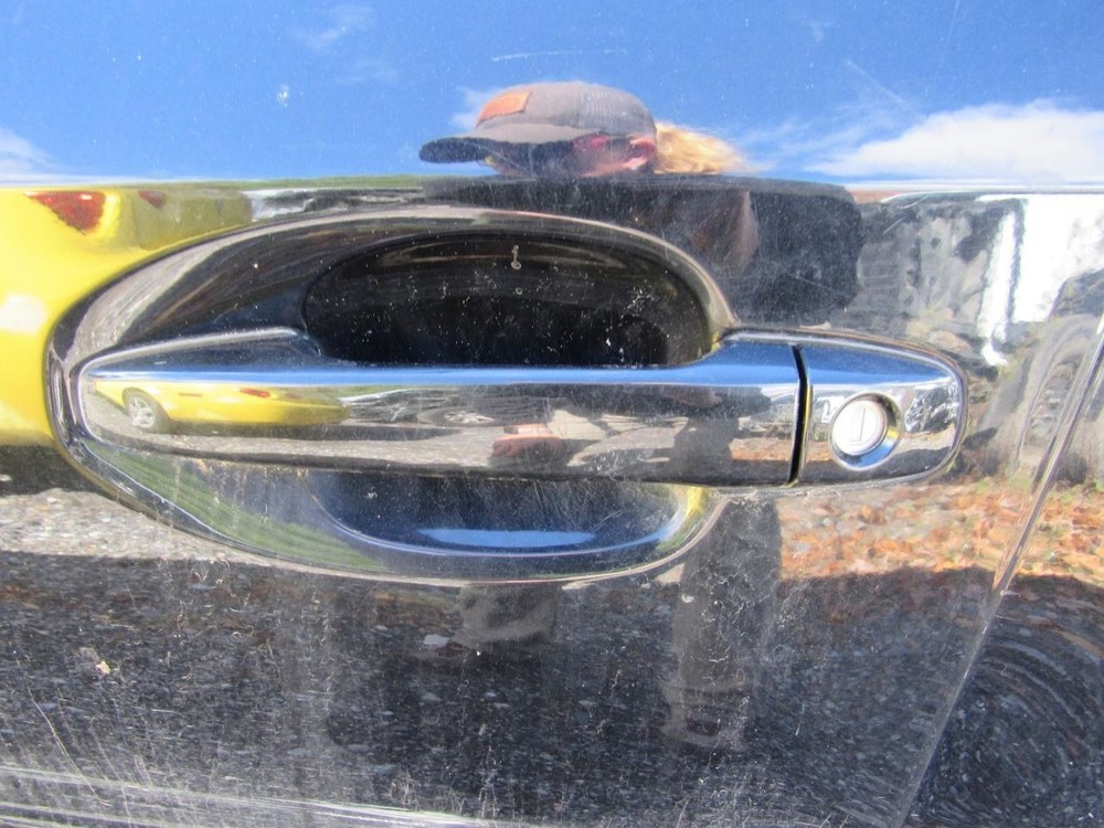 V60 2015 Glove Box 1003978