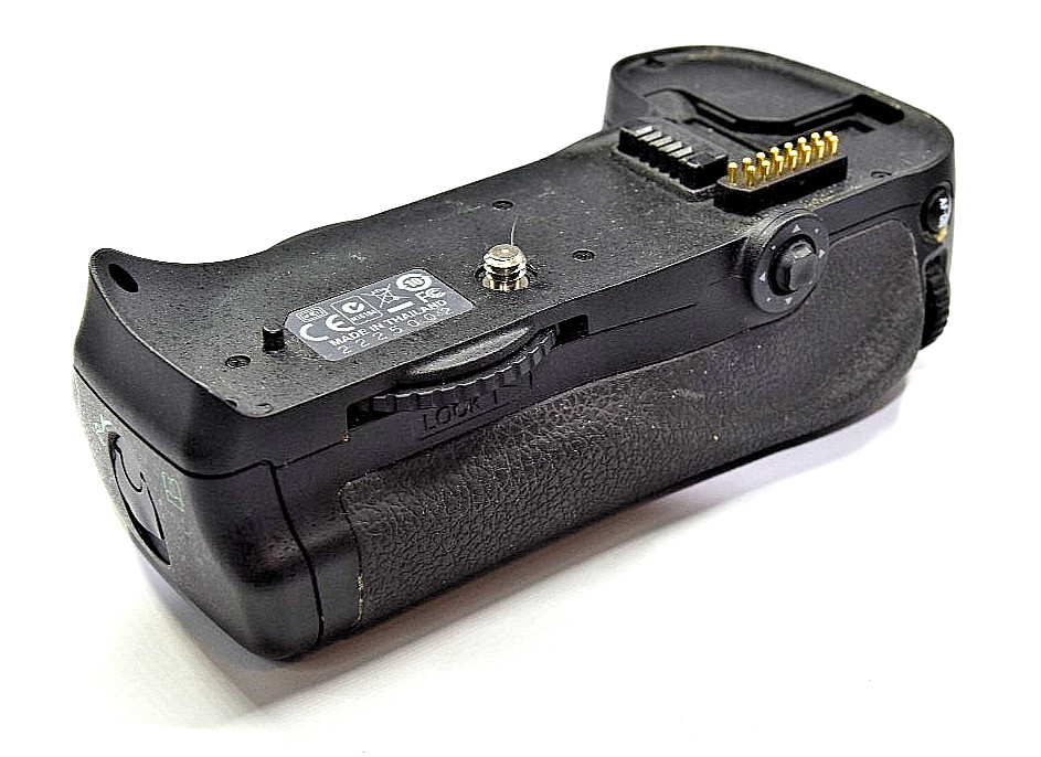Genuine OEM Nikon MB-D10 Multi Power Battery Grip