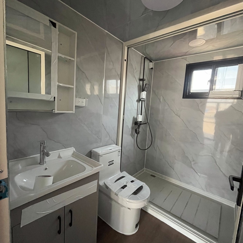 Stylish and Compact 1-Bedroom Mobile Home with Bathroom and Kitchen