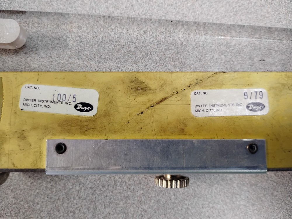 DWYER 100.5 Manometer