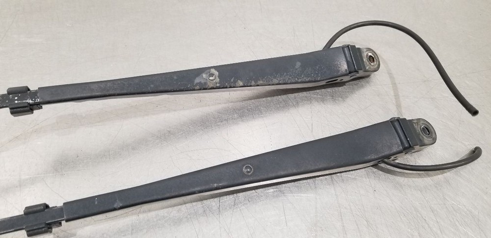 96 CHEVY IMPALA SS WINDSHIELD WIPER ARM SET PAIR