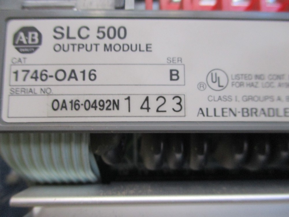 ALLEN BRADLEY OUTPUT MODULE SER B 1746-OA16