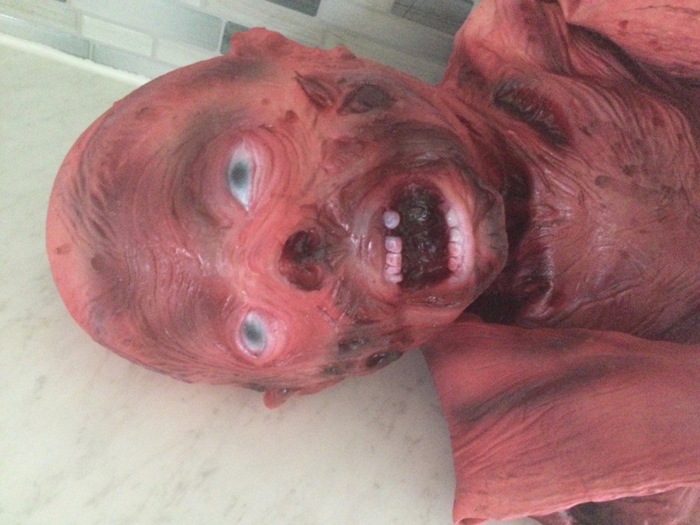 HALLOWEEN HORROR ZOMBIE LARGE REALISTIC DUMMY
