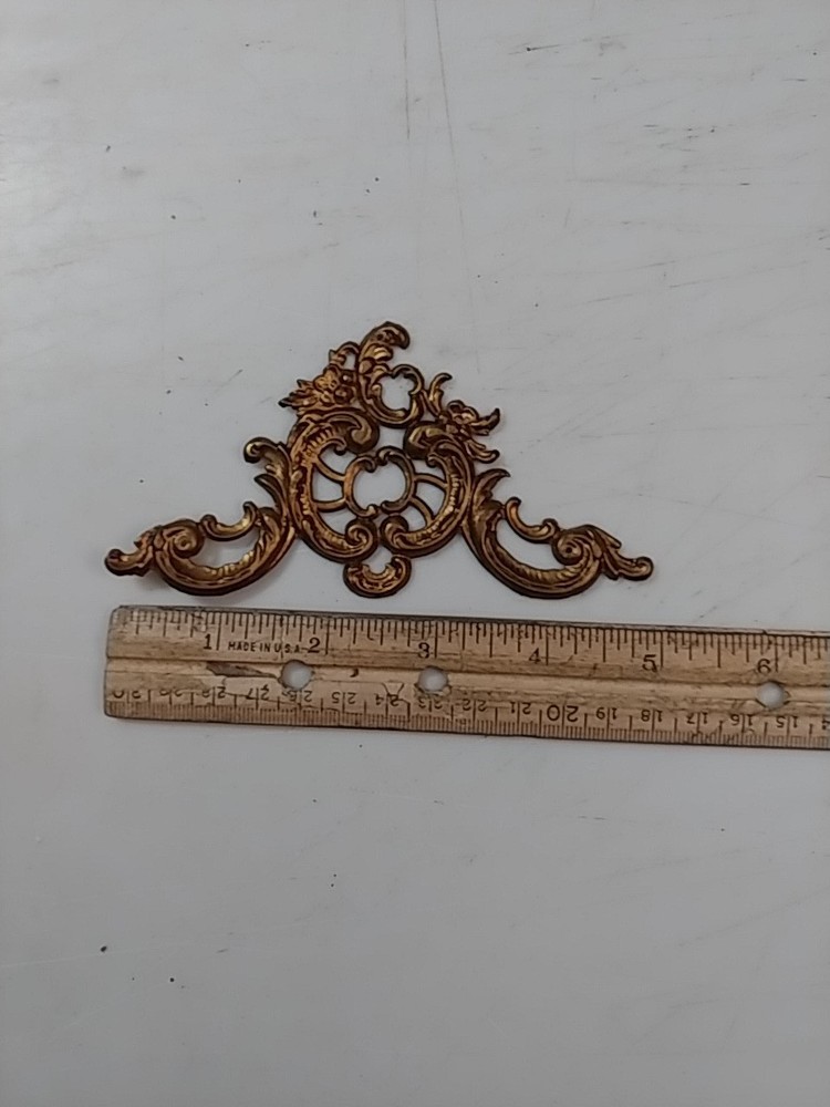 ASSORTED CLOCK FRONT DECORATIONS