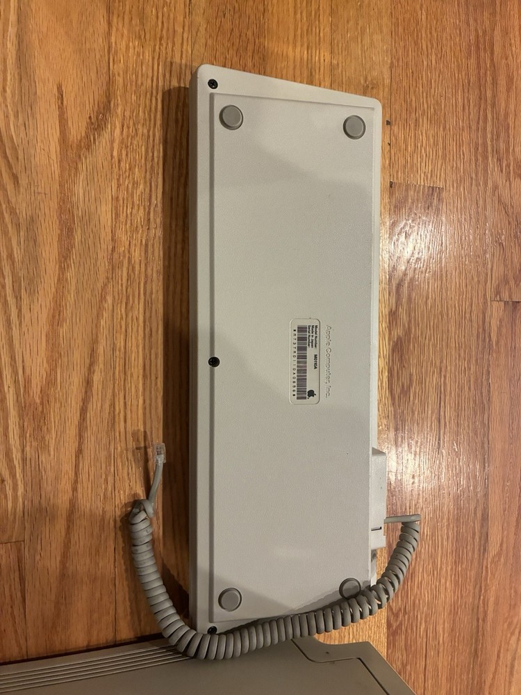 Vintage Macintosh Plus 1MB Apple Computer Model M0001A WORKS -w Keyboard + Mouse