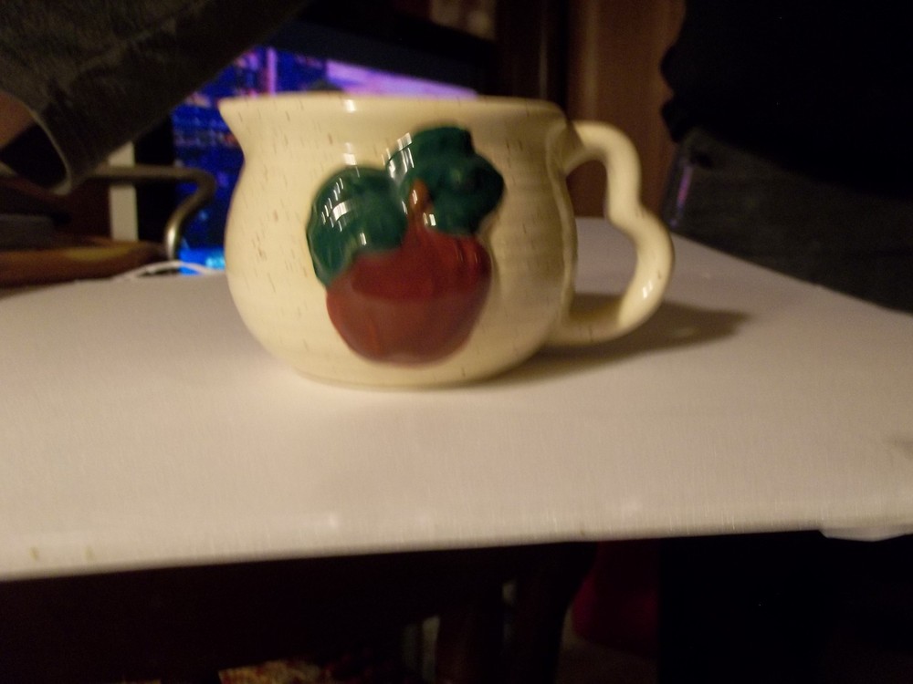 APPLE FRUIT CREAMER BY HERMITAGE POTTERY