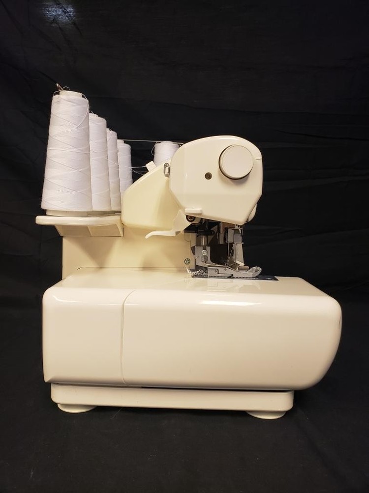 BABY LOCK BLE8 EVOLVE ELECTRIC THREAD SERGER (B26004592)