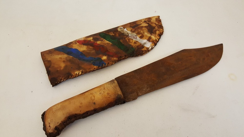 Knife & handmade pigskin leather sheath