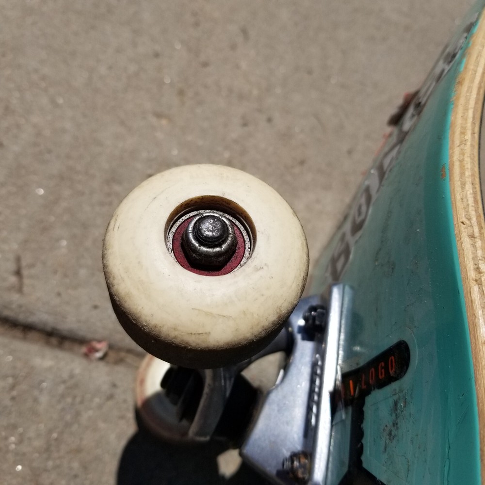 Skateboard 8" X 32"Complete Mini Logo? Slant Trucks