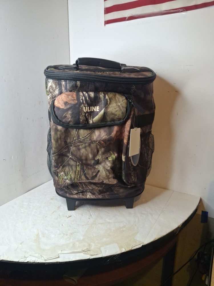 Mossy Oak Insulated Camo Rolling Cooler With Pull Handle Holds 30 Cans New