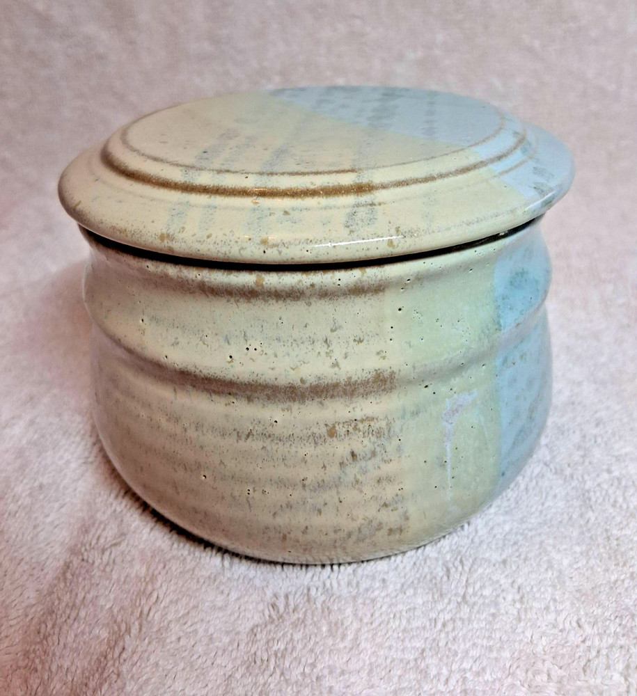 CONTEMPORARY FRENCH BUTTER BELL/KEEPER