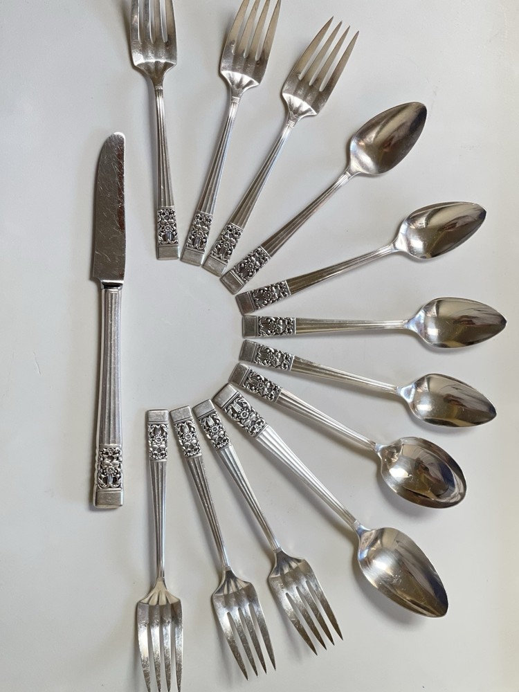 Vtg 1936 CORONATION 13Piece Oneida Community Plate Silverware