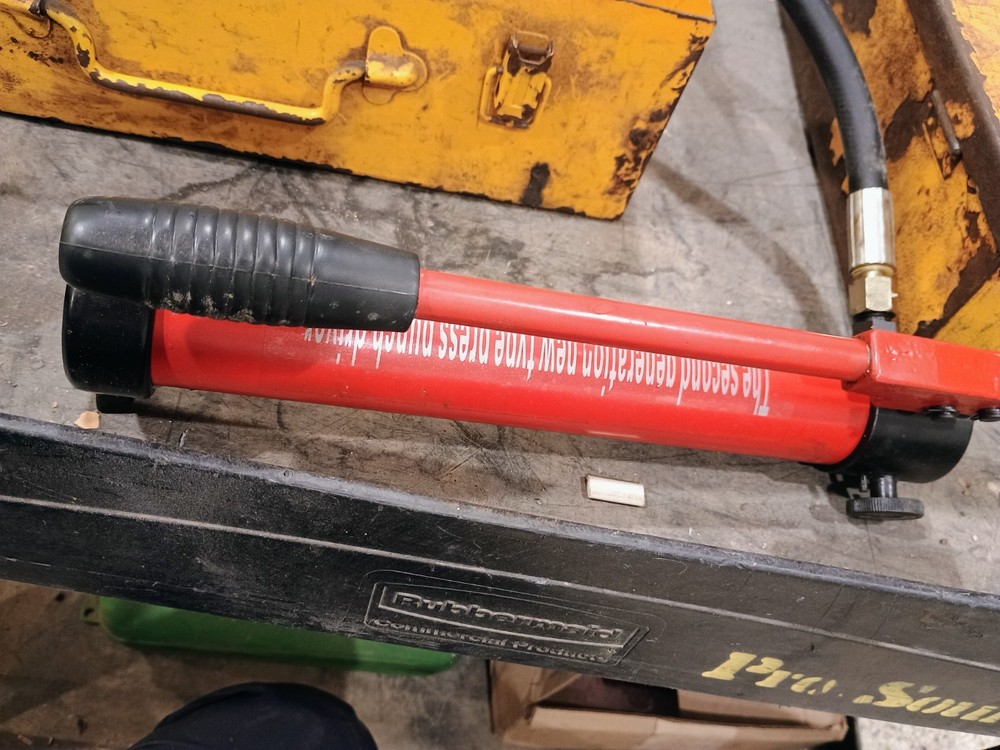 Manual hydraulic knockout punch driver kit - SLIGHTLY USED