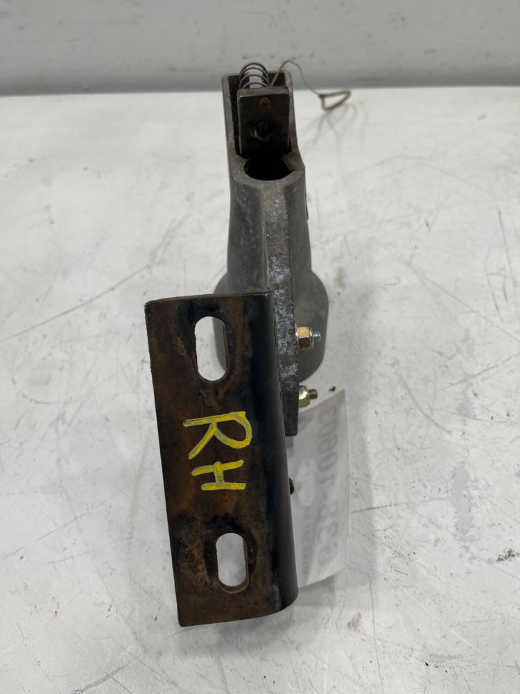 2004 Peterbilt 387 Hood Rest (638-10603)