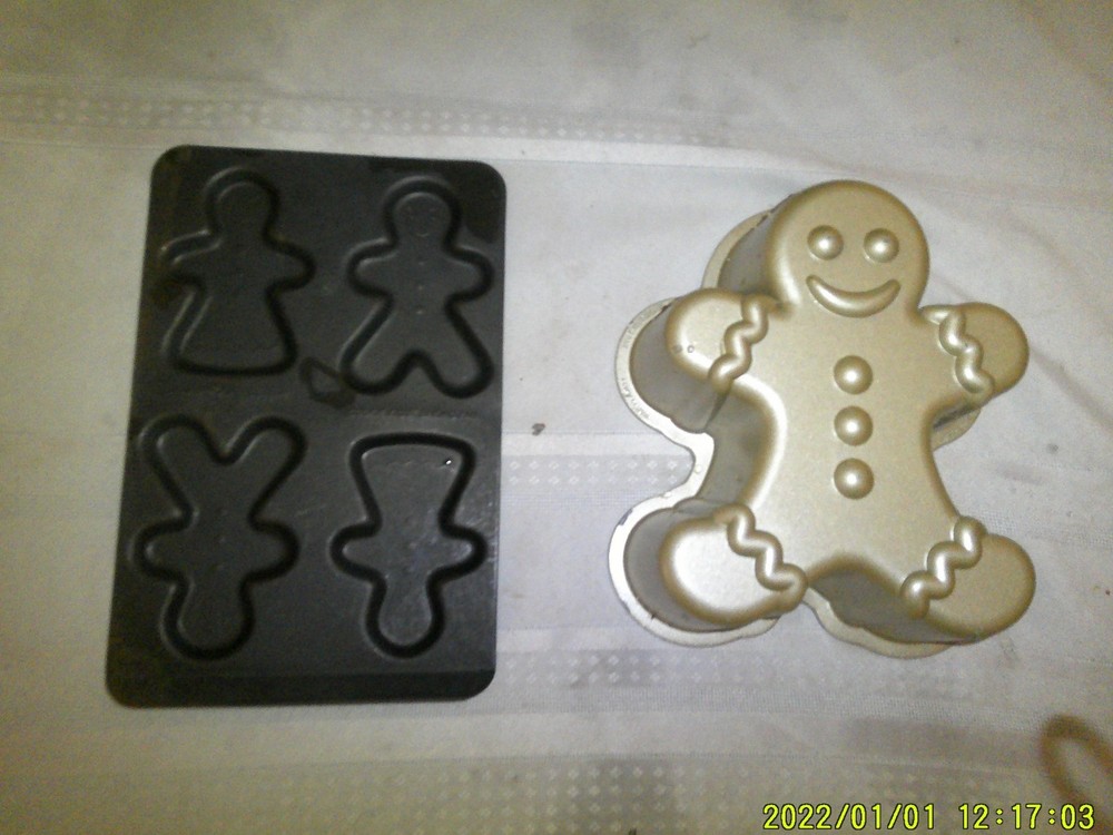 GINGERBREAD MAN COOKIE SHEET DEEP CAKE PAN