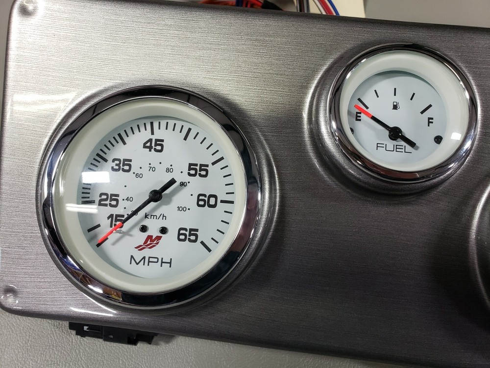 LUND BOATS 3 GAUGE PANEL