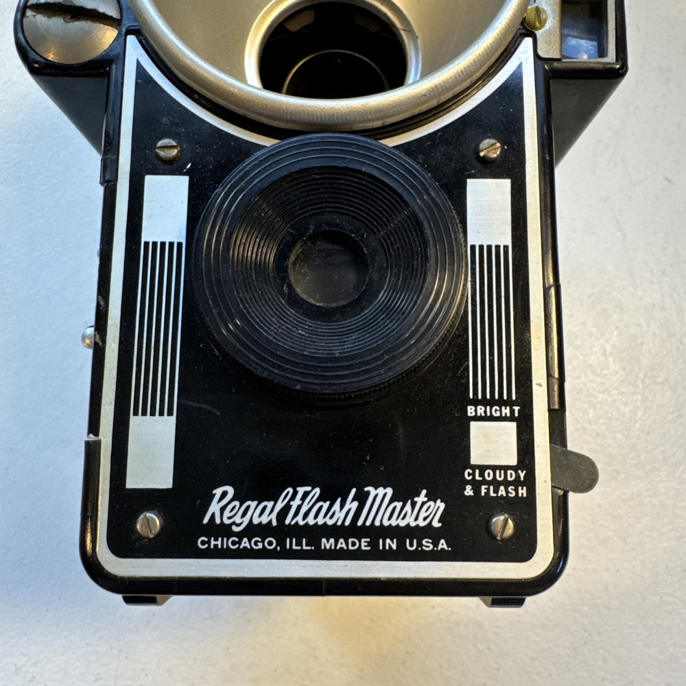 Vintage Regal Flash Master Camera Untested