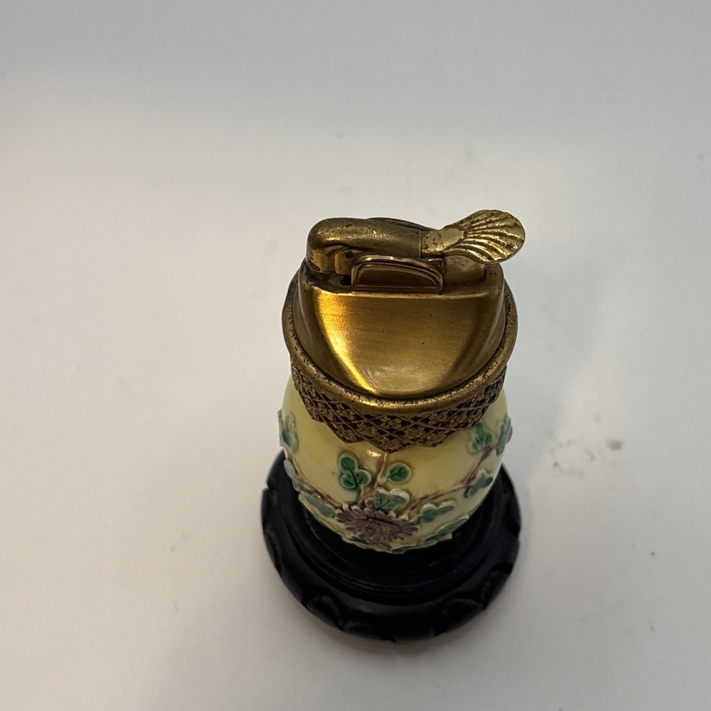 VINTAGE BEAUTIFUL TABLE LIGHTER