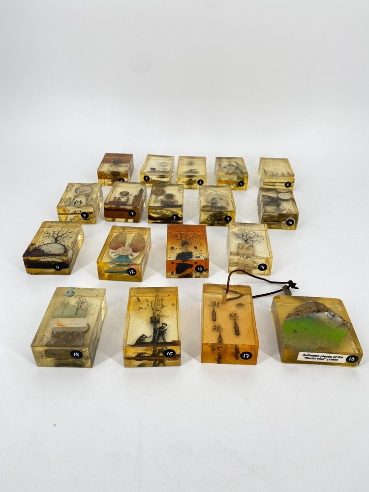* ART SCULPTURE 90s MINIATURE ART TABLE OBJECT EPOXY RESIN