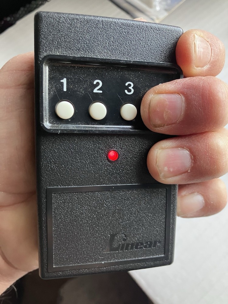 📳 OEM Linear DT-4 4 Button Remote Transmitter 310MHz 8 Dip Switch GuC Tested