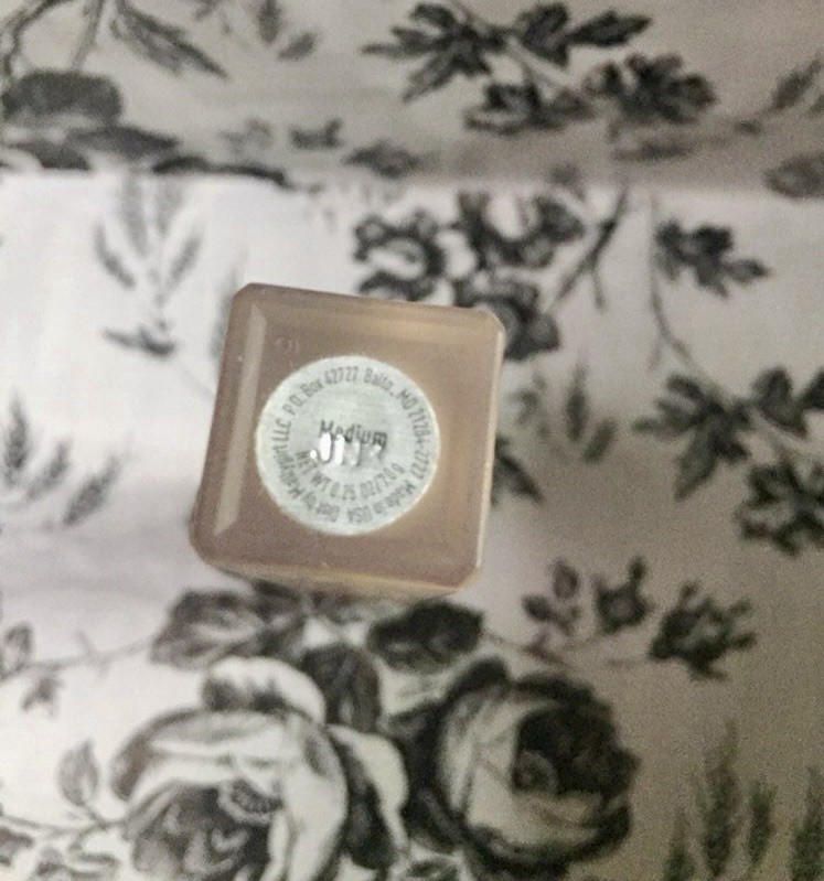 MALLY Instant Erase Concealer, Medium New Without Box