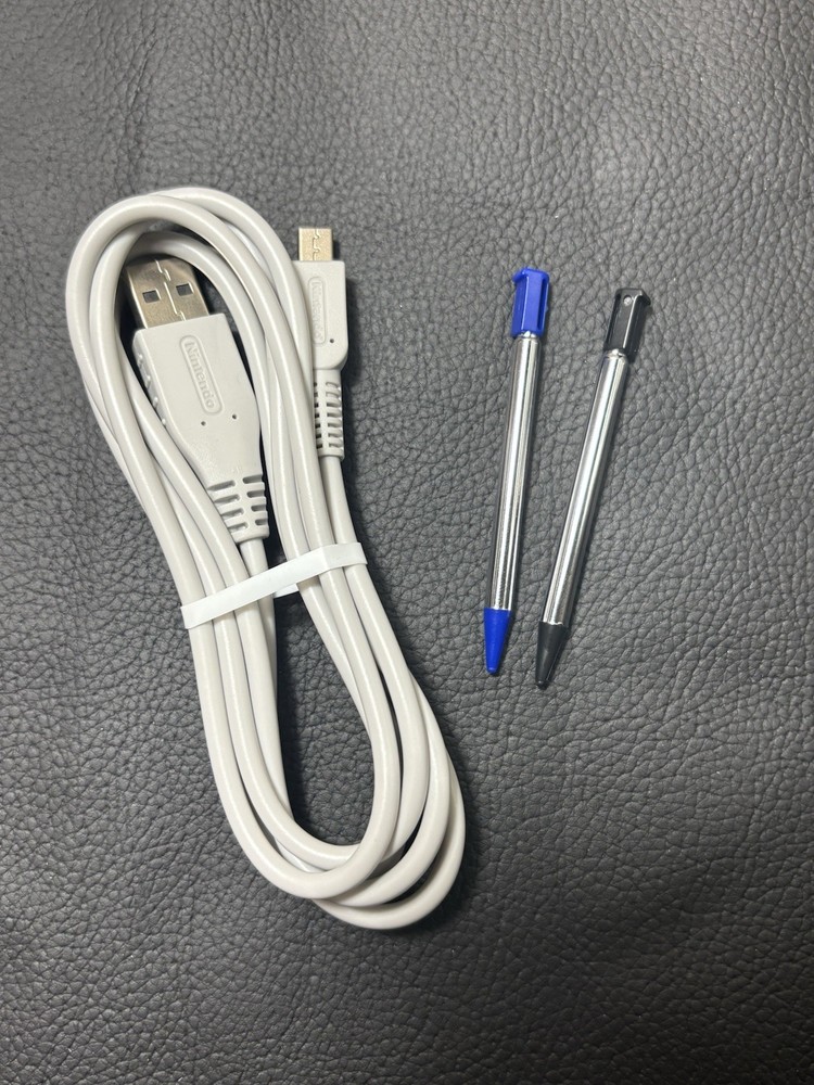 Nintendo 3Ds bundle USB chager with 2 stylus