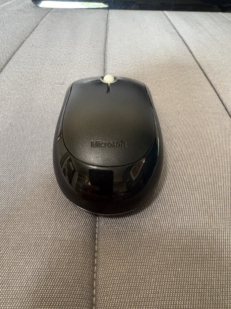 Microsoft Wireless 850 Desktop Keyboard/Mouse PY9-00002 Combo with USB Dongle