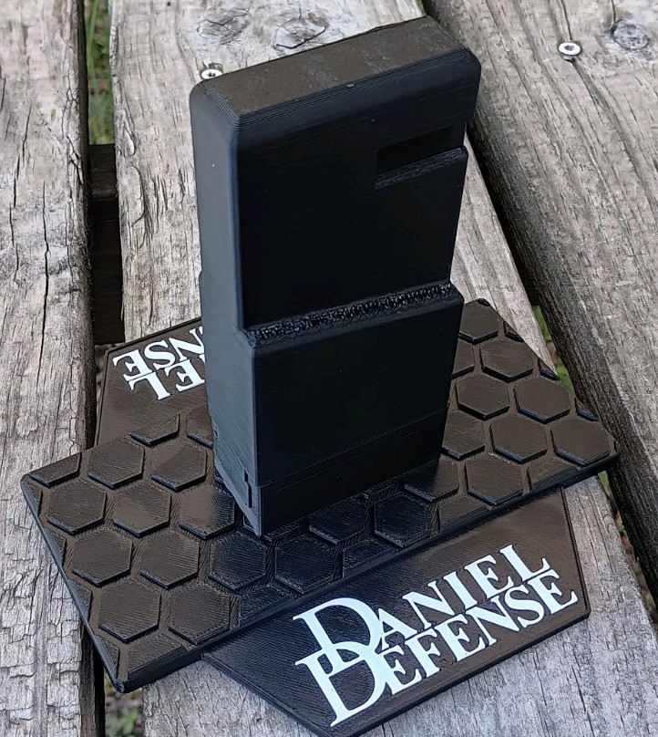 Sporting Rifle Display / Table Stand Daniel Defense