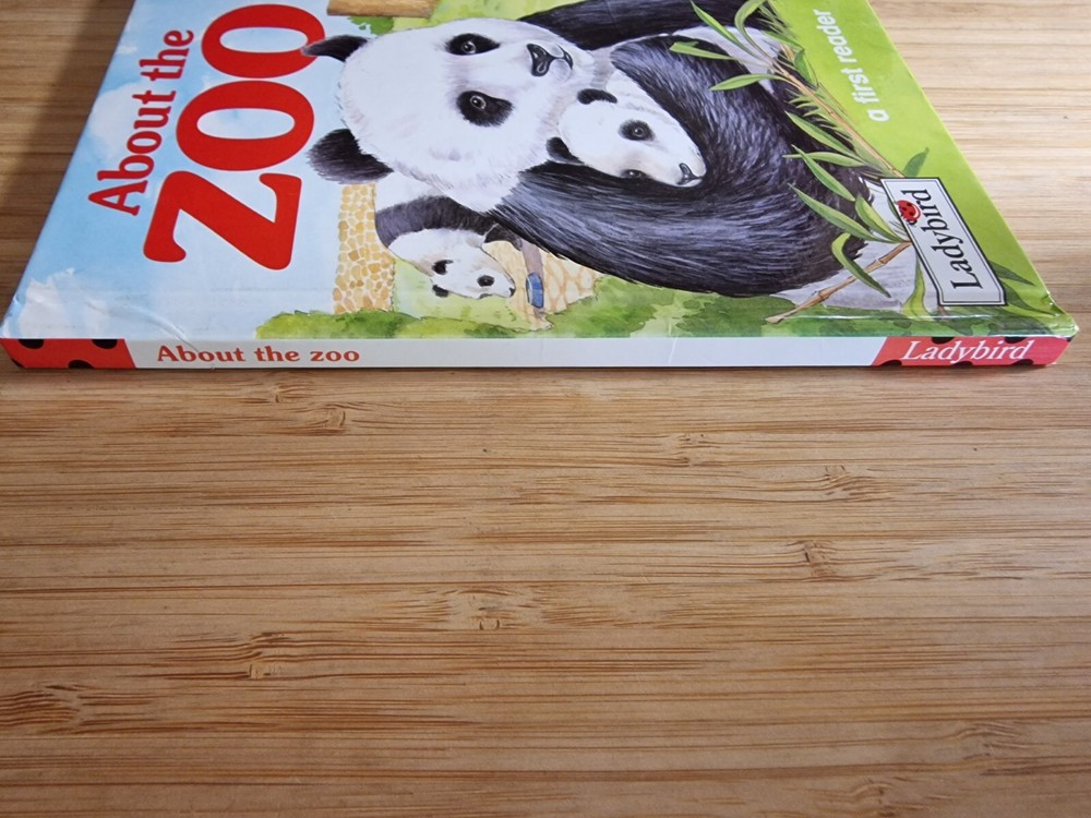 About the Zoo - 1994 / A first reader - Ladybird Hardback Book