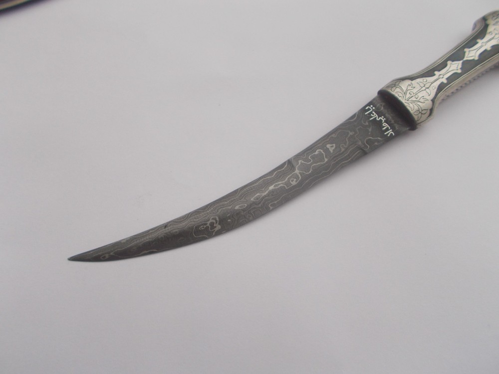 A MUGHAL SILVER KOFTGARI CEREMONIAL DAGGER, KHANJAR 12"
