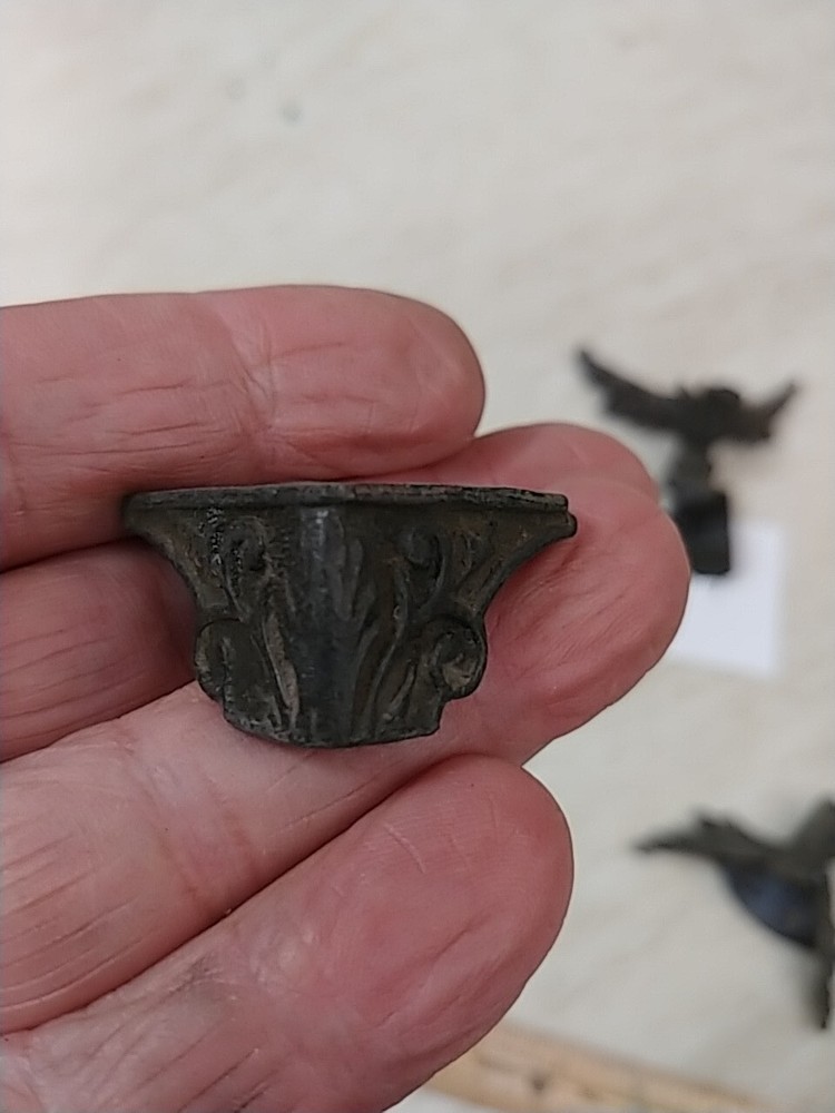 MANTLE CLOCK ORNATE FEET