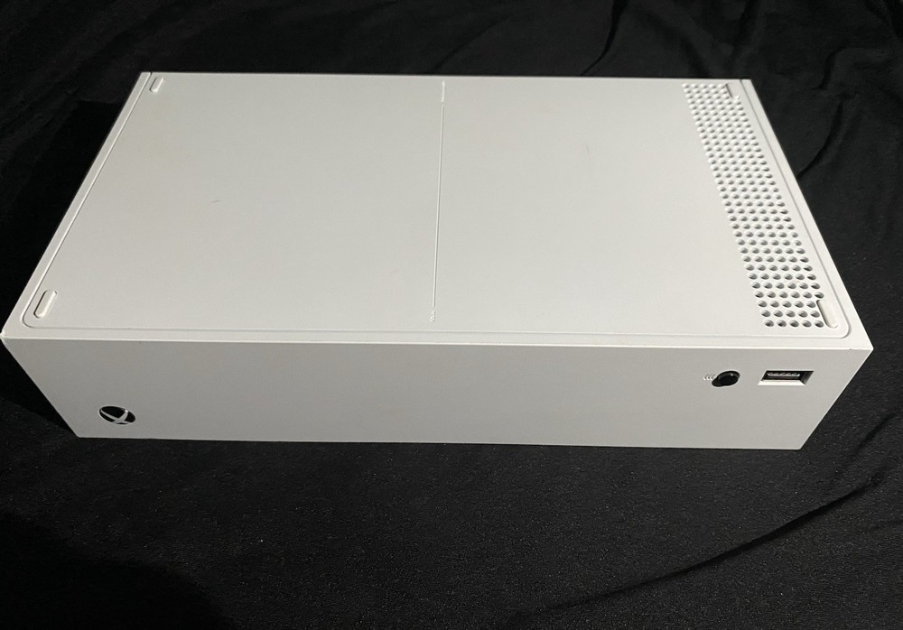 *READ DESC Microsoft Xbox Series S (COMES WITH CONTROLLER)