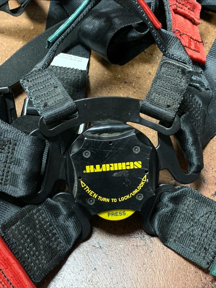 SCHROTH RACING 6-POINT HARNESS