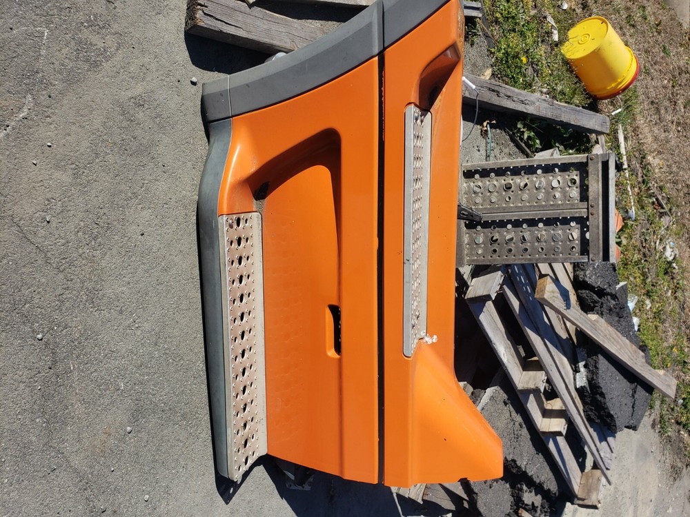 Freightliner Century orange right side rear fairing