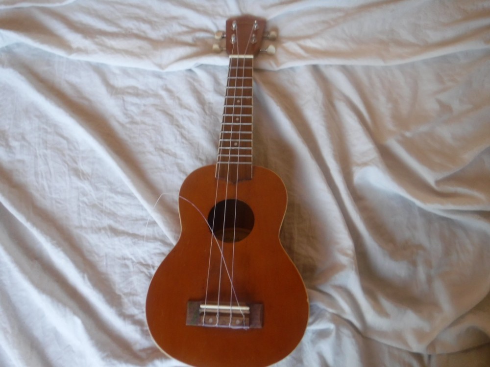 Mitchell Ukulele Model MU40NT Pre Owned String Broken Please see The Photos