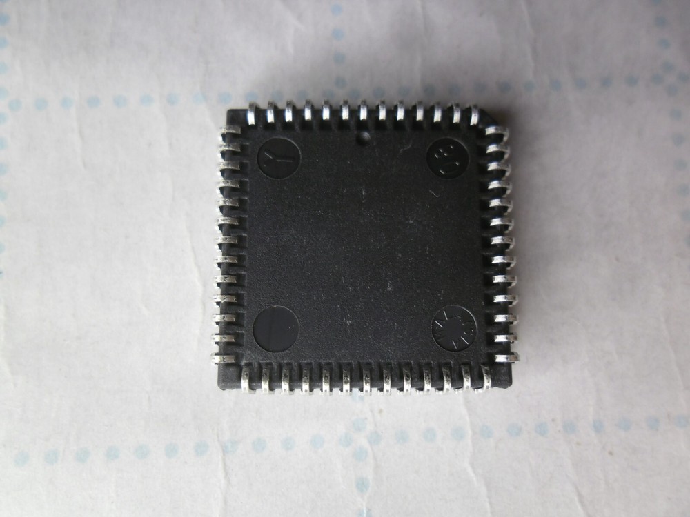 Freescale Semiconductor MC68HC711E9CFNE3 8Bit Microcontroller, PLCC-52