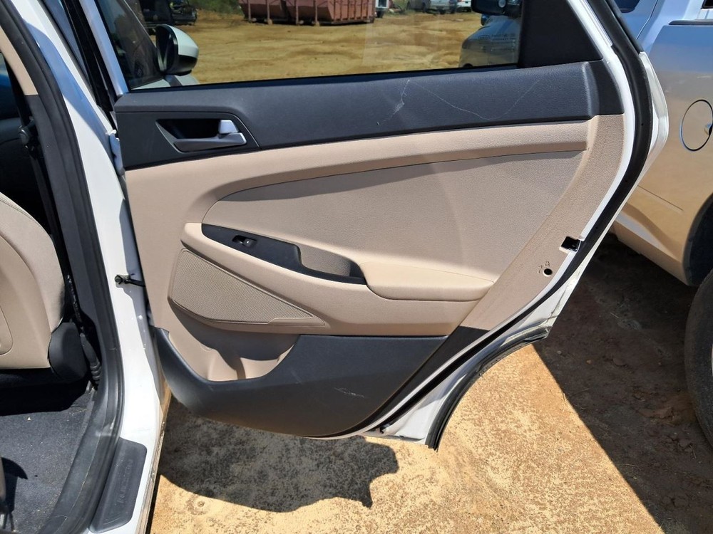 TUCSON 2016 Glove Box 4780226