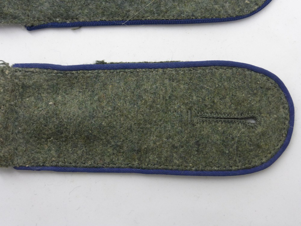 Shoulder boards, feldgrau, soldat blue piping
