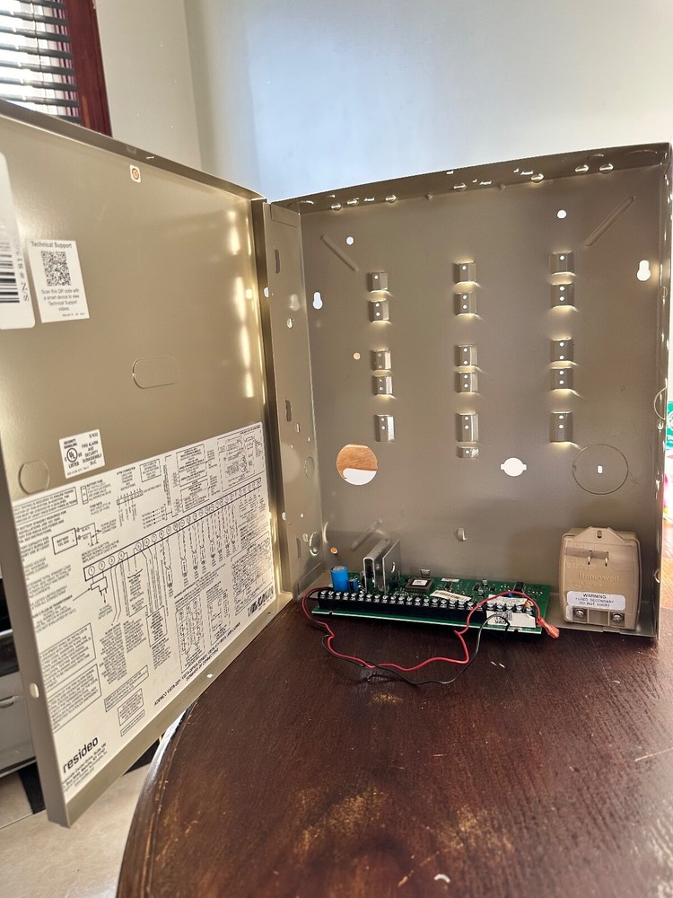 Ademco Vista 15P Alarm Panel