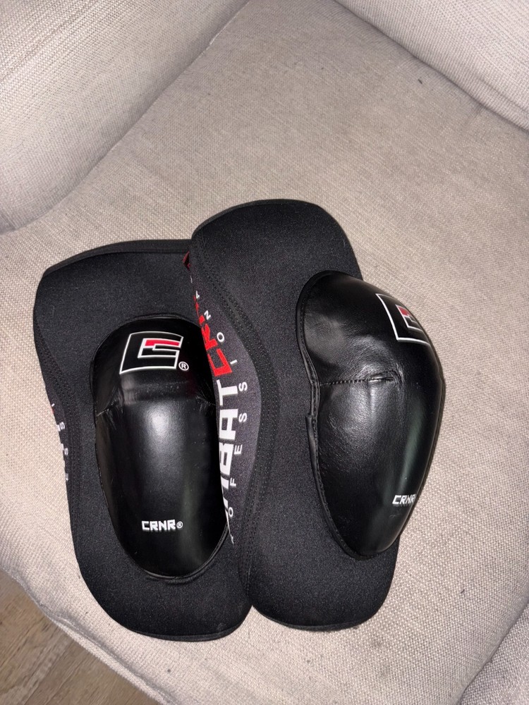 Combat Corner MMA knee pads size large