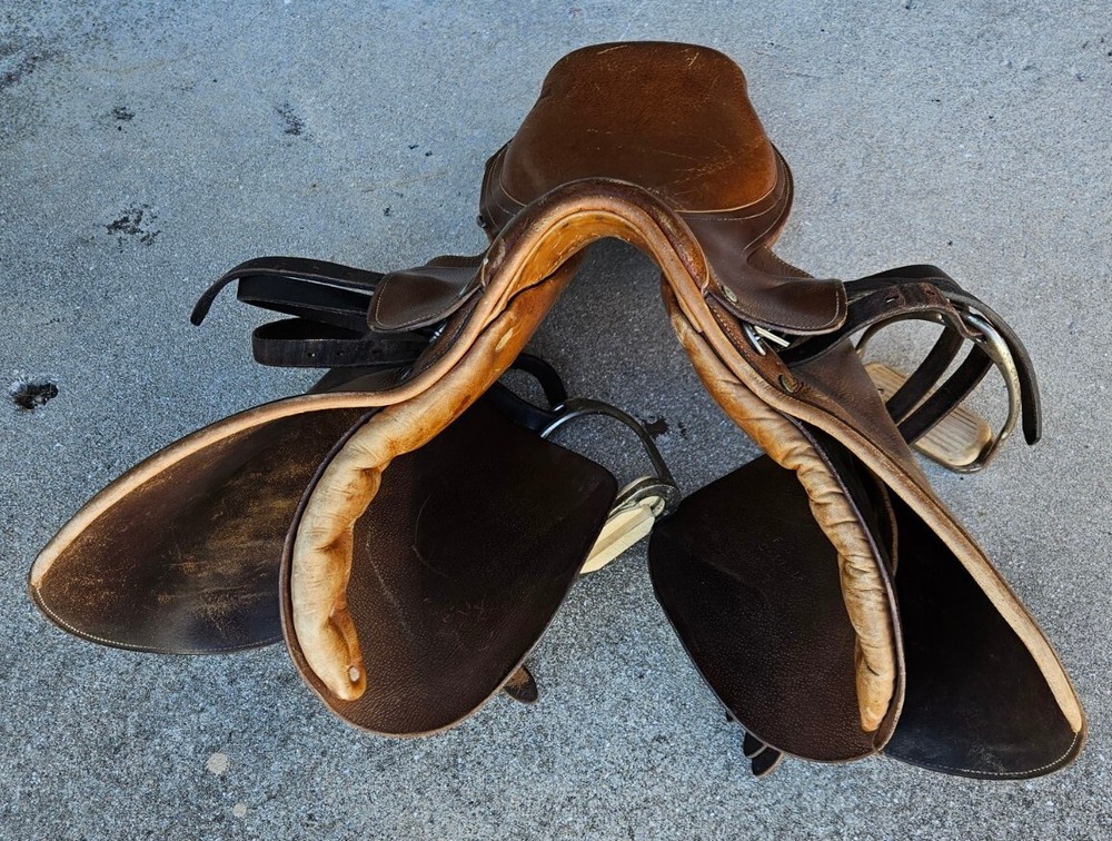 Beval Jumping Saddle Size 17 Long Made in England Devon 2000 Used