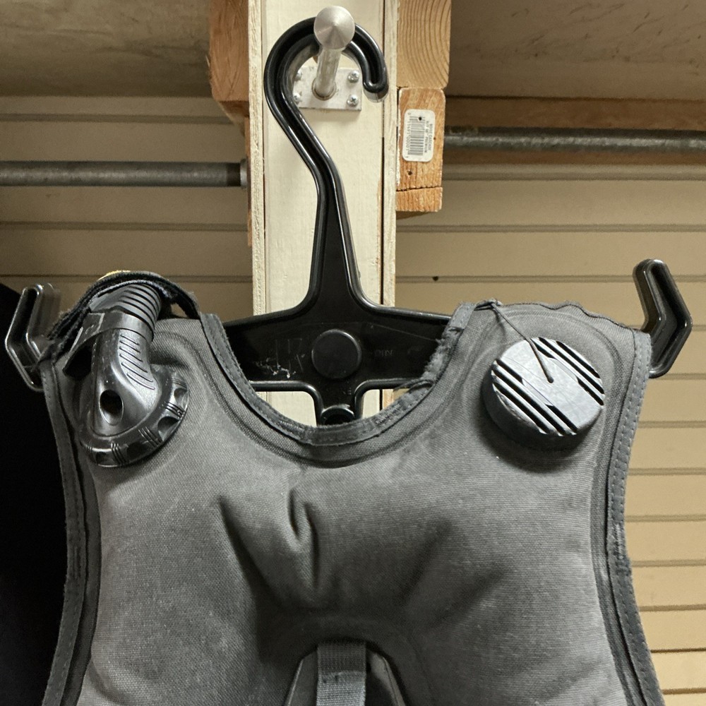 Used as is Aqualung WAVE BC Size Medium NON INTEGRATED