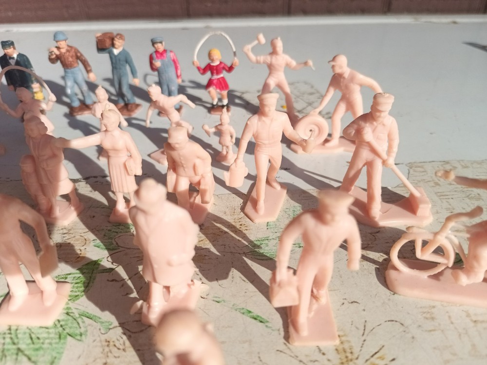 Model Train Accessories-people
