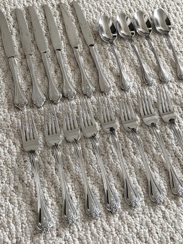 Oneida Boutonniere Mixed Flatware 22 pc Set