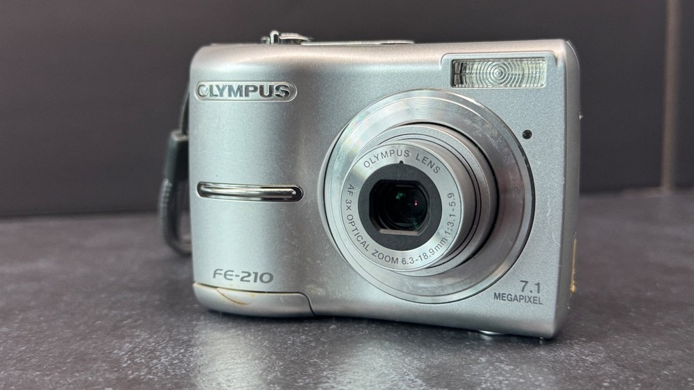 Olympus FE-210 7.1MP Digital Camera - Silver