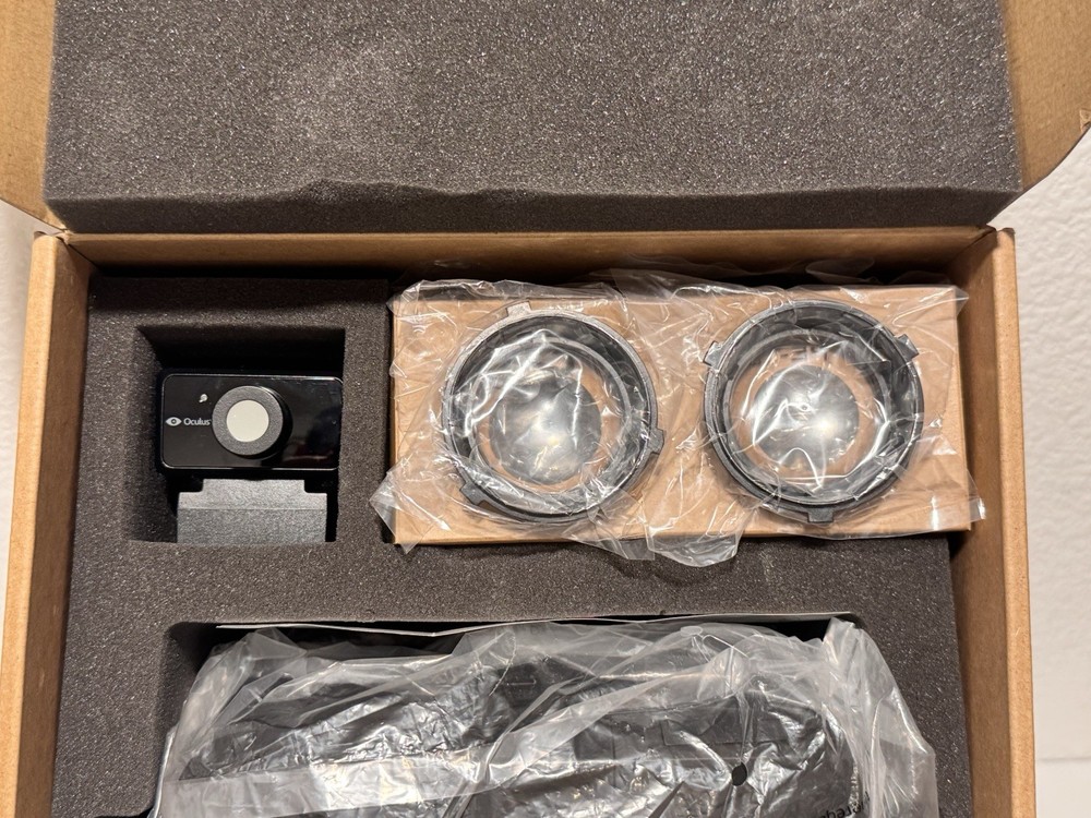 Oculus Development Kit 2 VR Headset + Extras Original Packaging Powers On TESTED