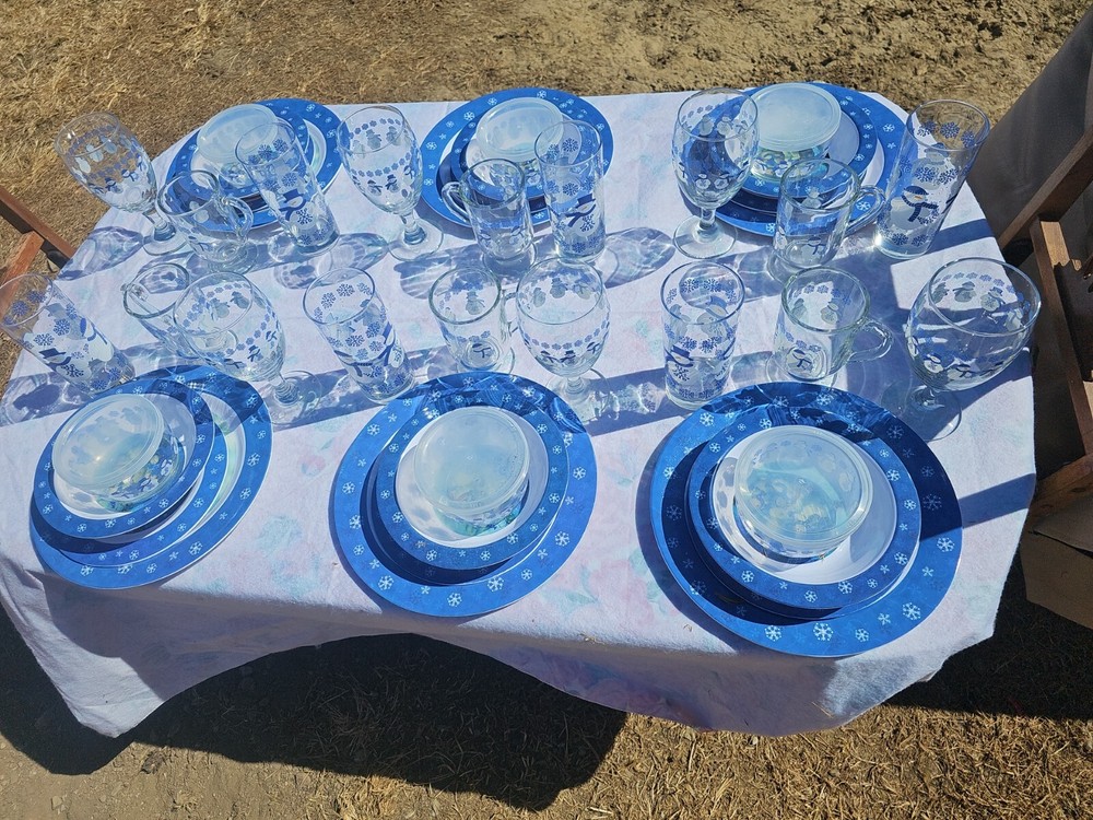 52 Piece Christmas Table Set