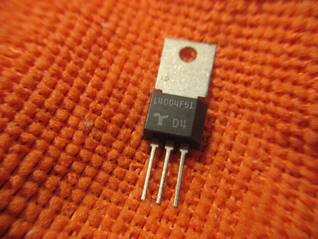 L4004F51 Triac, quantity of 1