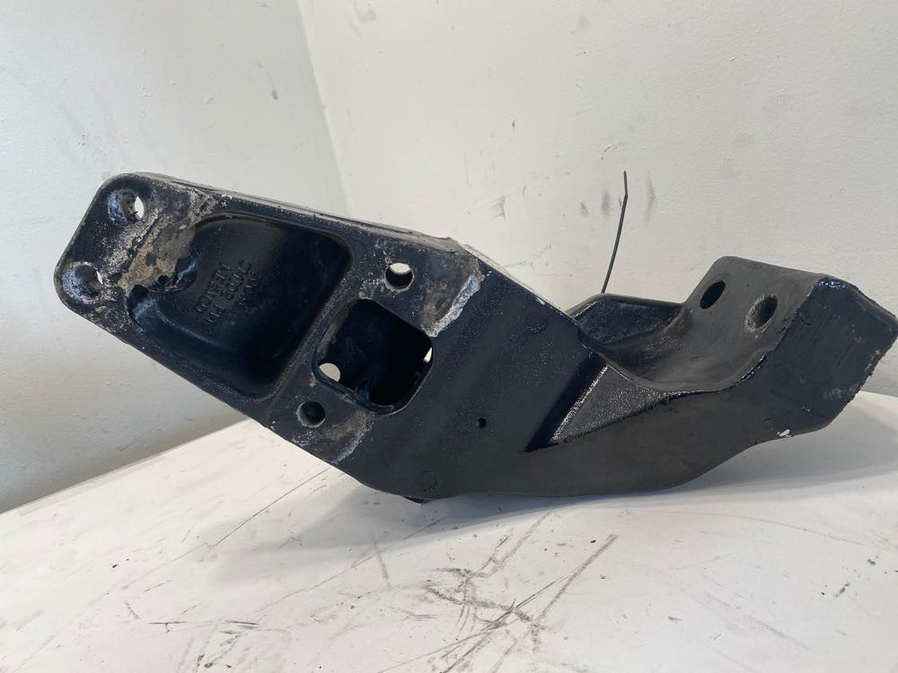 2017 Kenworth T680 Cab Mount (630-10836)