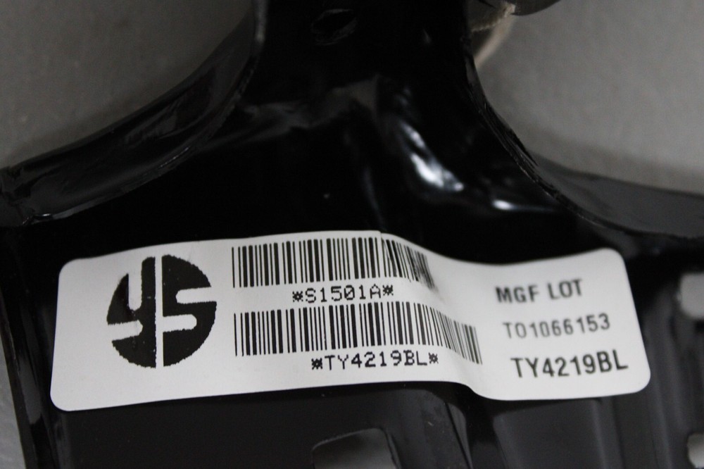 2004 2005 TOYOTA RAV4 LEFT SIDE INNER FRONT BUMPER BRACKET